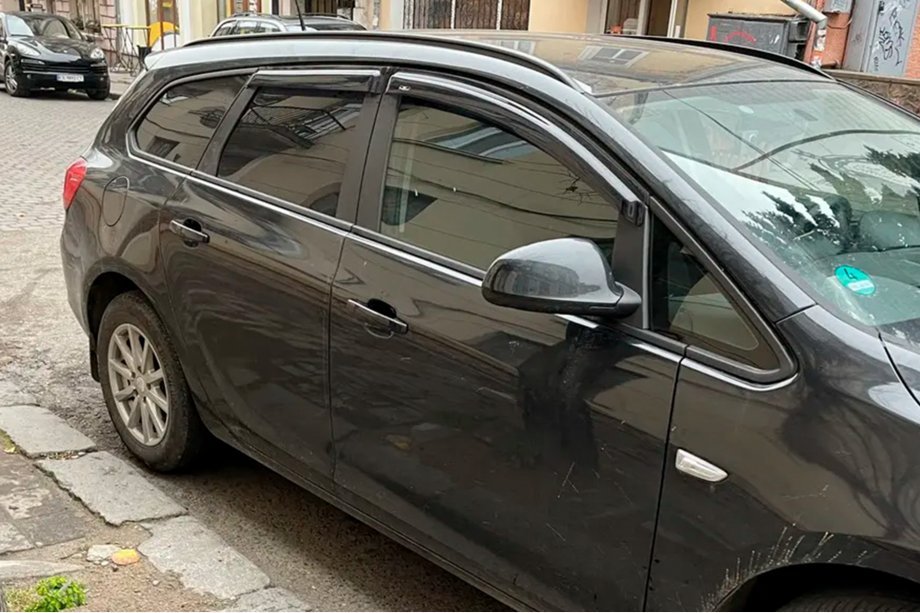 Opel Astra J 2009-2015 Window Deflectors WG (4 pcs, HIC) Photo 1