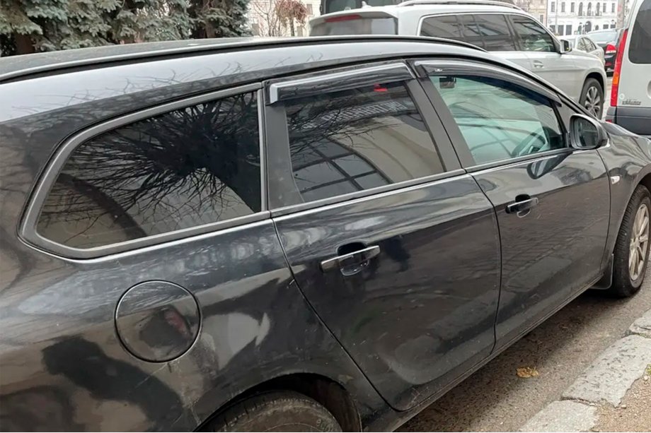 Opel Astra J 2009-2015 Window Deflectors WG (4 pcs, HIC) Photo 2