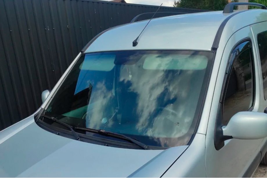 Renault Kangoo 1998-2008 In-channel window deflectors (2 pcs, HIC) Image