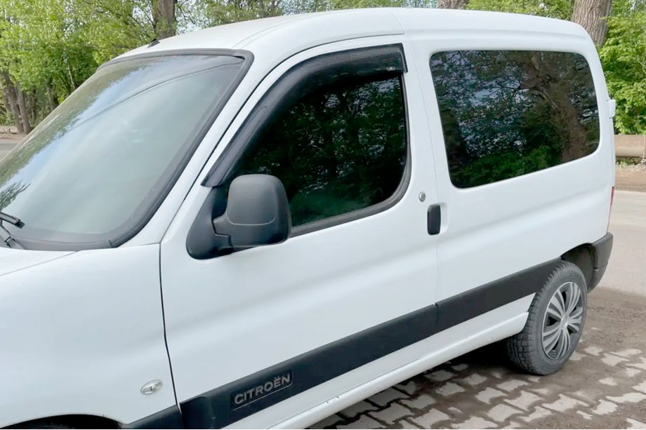 Renault Kangoo 1998-2008 Window Deflectors 11 cm (2 pcs, HIC) Image