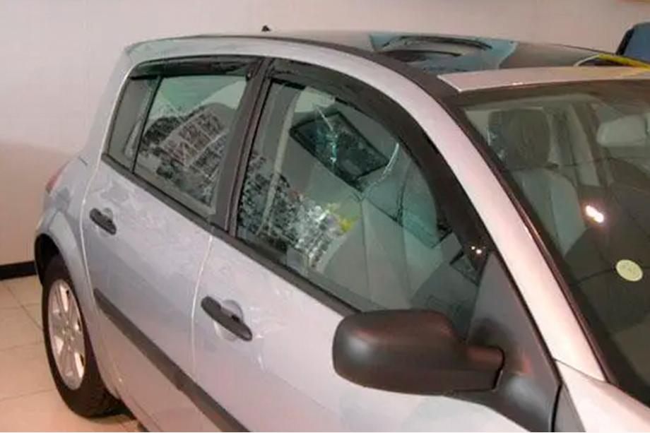 Renault Megane II 2004-2009 Window Deflectors HB (4 pcs, HIC) Image