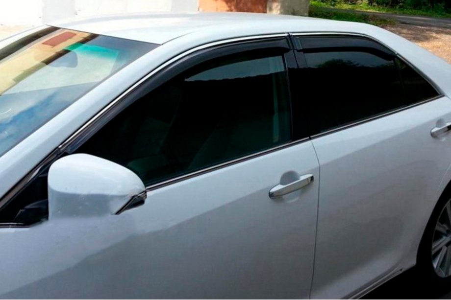 Toyota Avensis 2009-2018 Window Deflectors with Chrome Trim SD (4 pcs, HIC) Image