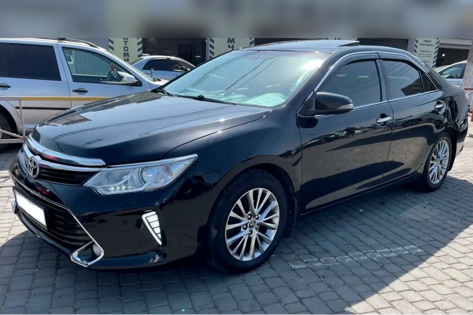 Toyota Camry 2011–2017 Window visors with chrome trim (2011-2017 EU / 2011-2014 USA, 4 pcs, HIC) Image