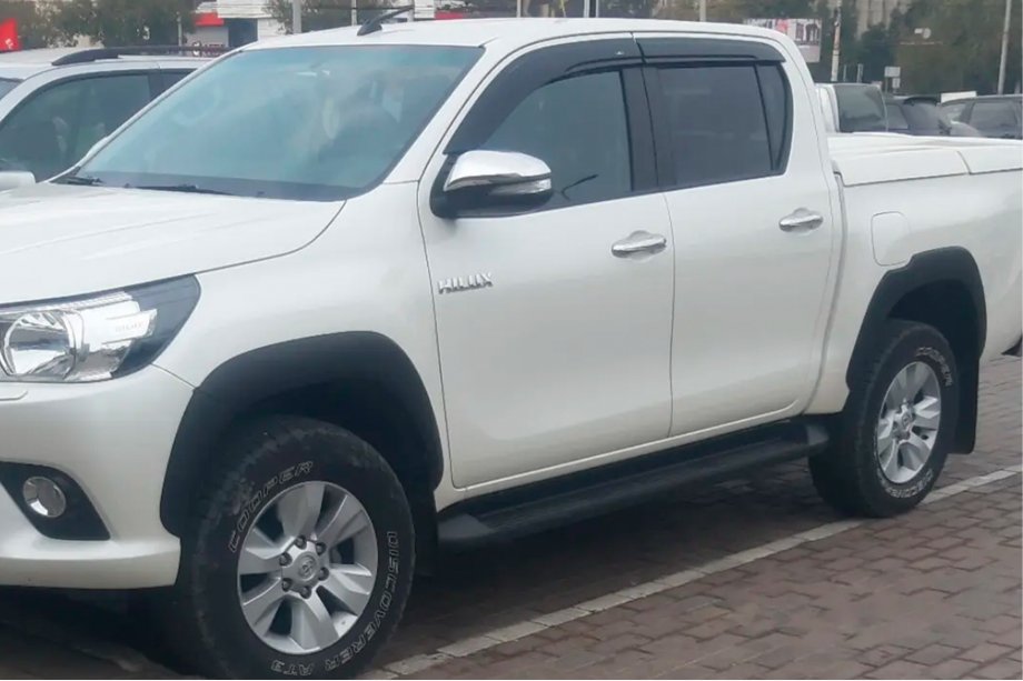 Toyota Hilux 2015- Window Deflectors (4 pcs, HIC) Image