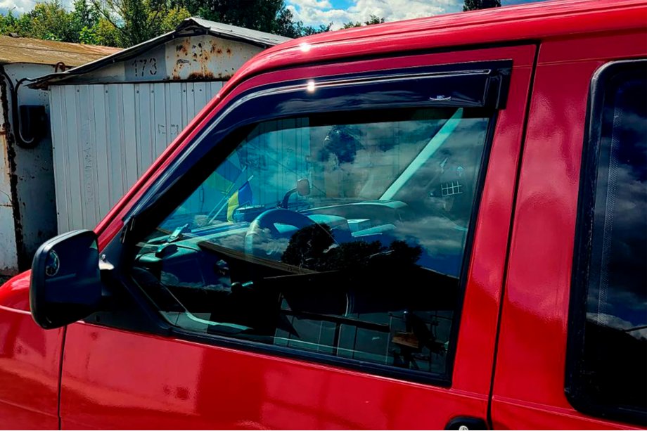 Volkswagen T4 Caravelle/Multivan 1990–2003 Window Deflectors (2 pcs, HIC) Image