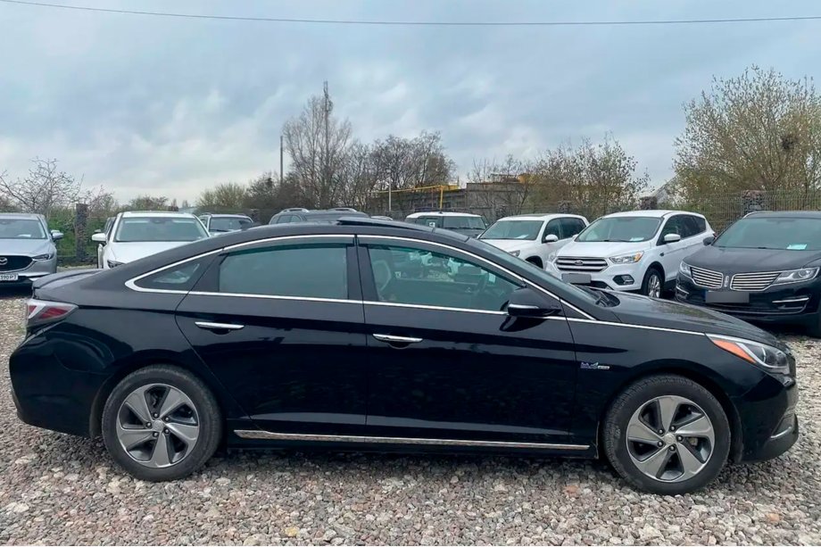 Hyundai Sonata LF 2014-2019 Window deflectors with chrome trim (4 pcs, HIC) Image