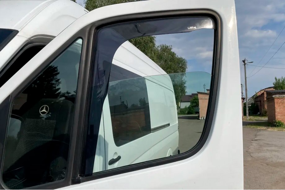 Mercedes Sprinter W906 2006–2018 In-channel window deflectors (2 pcs, HIC) Photo 14