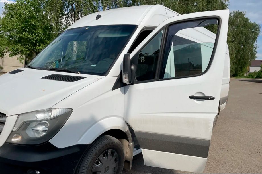 Mercedes Sprinter W906 2006–2018 In-channel window deflectors (2 pcs, HIC) Photo 18