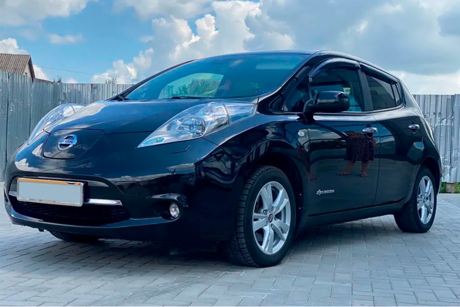 Nissan Leaf 2010-2017 Window Deflectors (4 pcs, HIC) Image