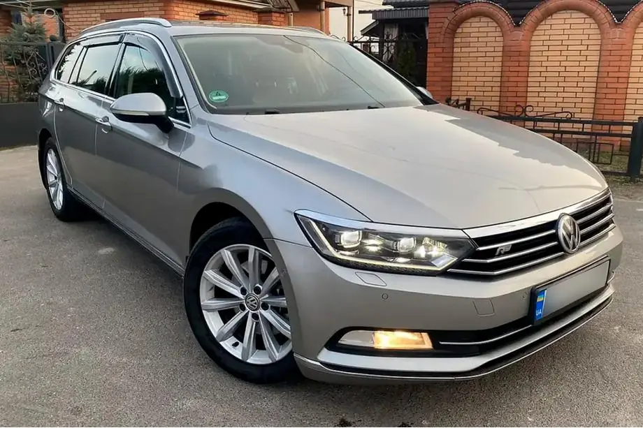 Volkswagen Passat B8 2015-2023 Window Deflectors with Chrome Trim Variant (4 pcs, HIC) Image