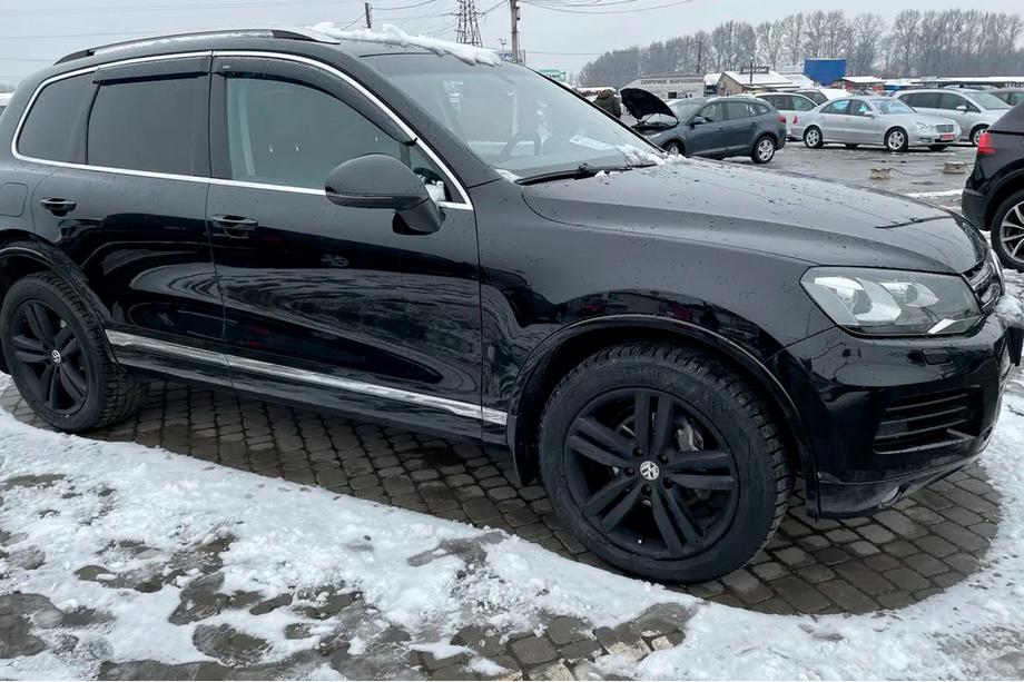 Volkswagen Touareg 2010-2018 Window deflectors with chrome trim (4 pcs, HIC) Photo 3