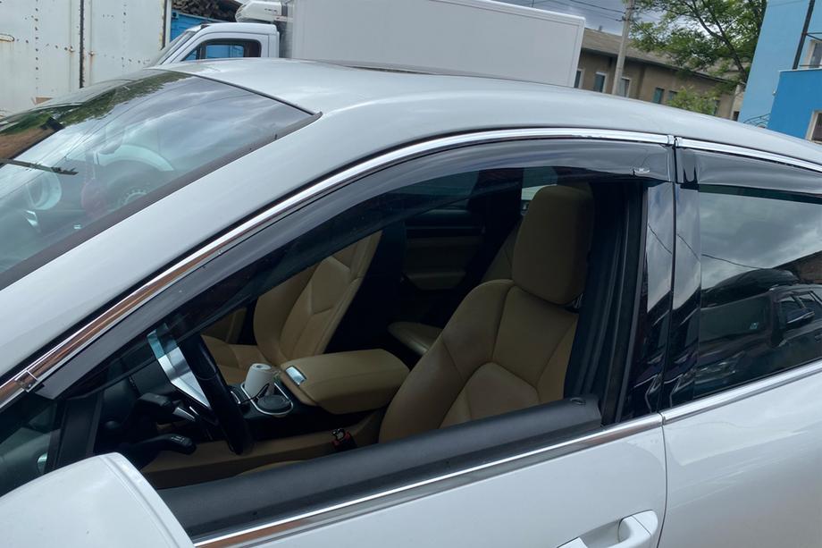 Volkswagen Touareg 2010-2018 Window deflectors with chrome trim (4 pcs, HIC) Photo 8