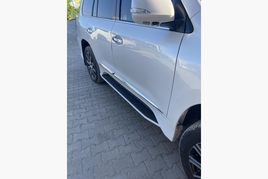 Lexus LX570/450d 2008-2022 Side Skirts (Lexus Design 2016+) White Photo 3