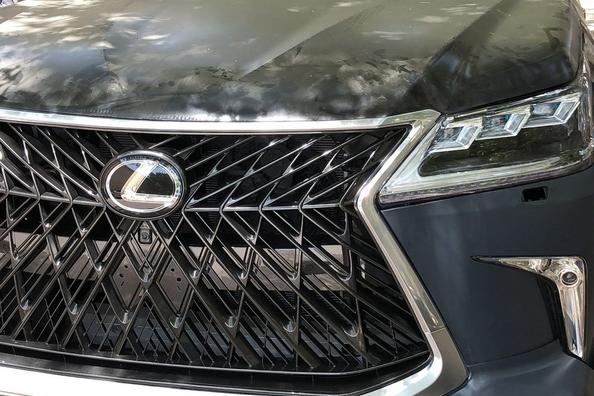 How to make a restyling of the Lexus LX570
