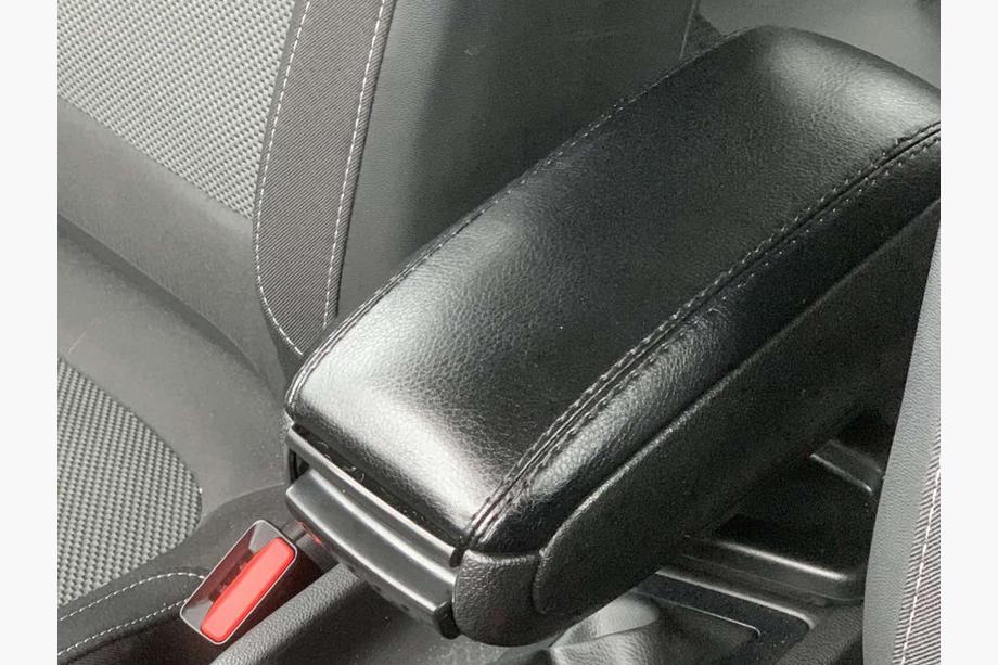 Renault Megane IV 2016-2025 Armrest (into cup holder) Image