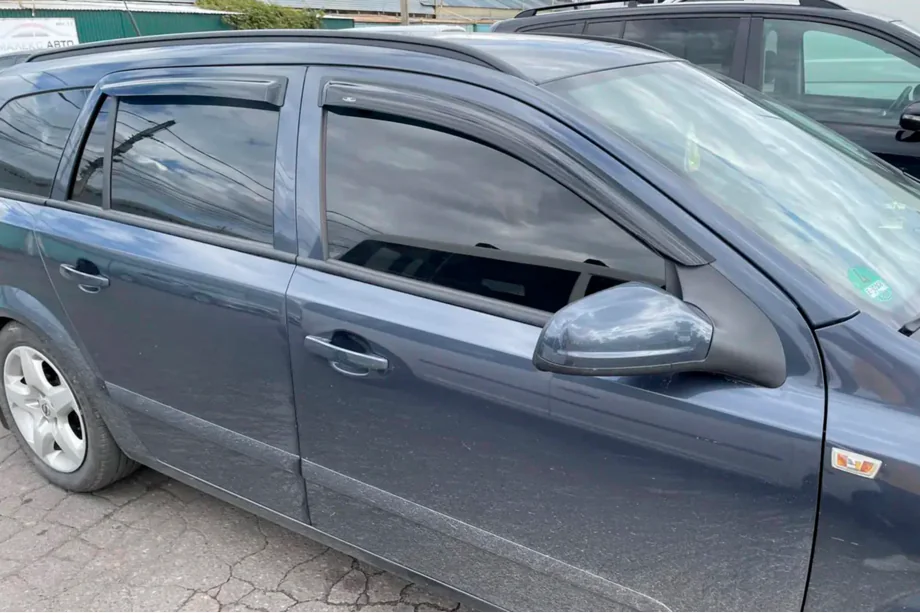 Opel Astra H 2004-2013 Window Deflectors WG (4 pcs, HIC) Image
