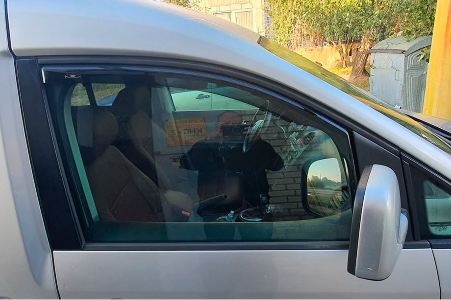 Volkswagen Caddy 2015-2020 In-channel window deflectors (2 pcs, HIC) Image