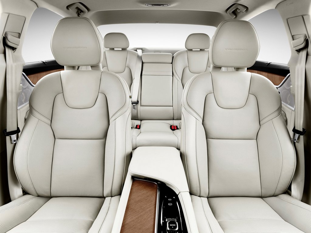 Overview of the premium sedan Volvo S90