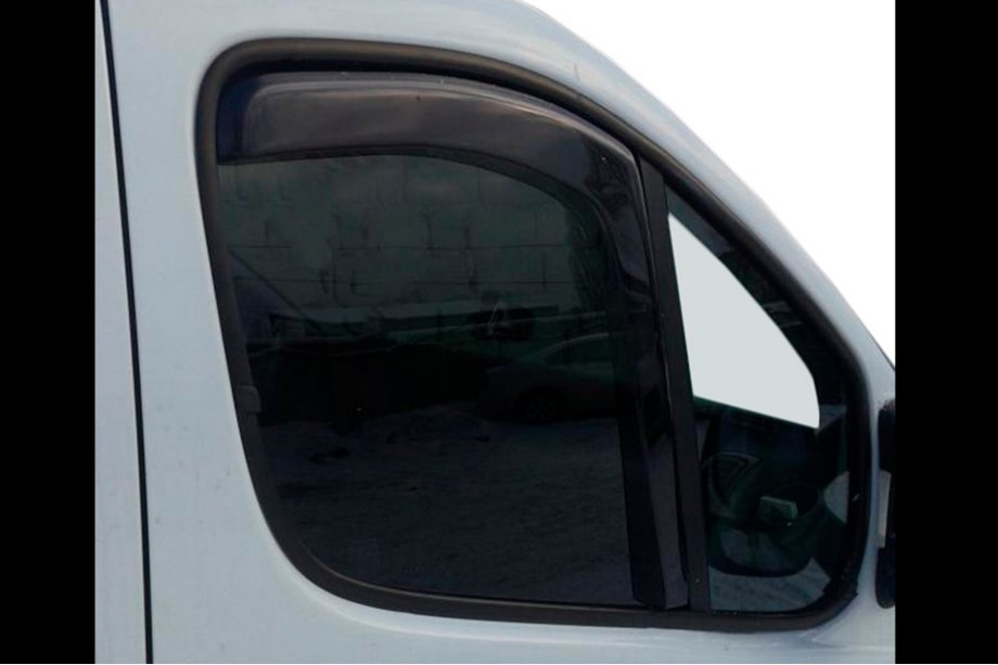 Renault Trafic 2001–2015 In-channel window deflectors (2 pcs, HIC) Photo 7