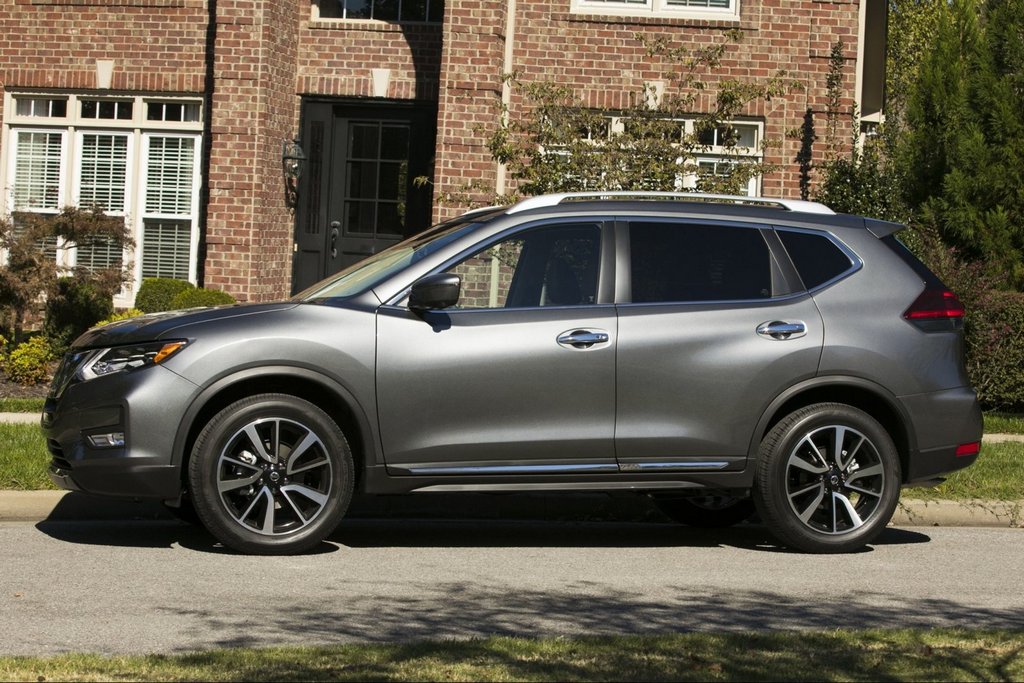 The second generation of crossover Nissan Rogue