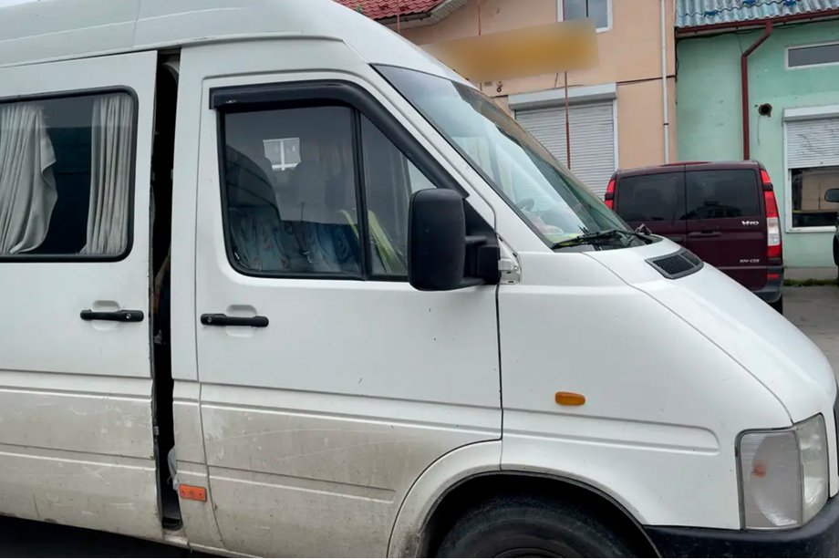 Volkswagen LT 1995-2006 Window Deflectors (2 pcs, HIC) Image