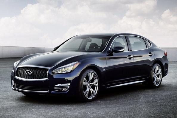 Overview of a sedan of a business class, Infiniti Q70