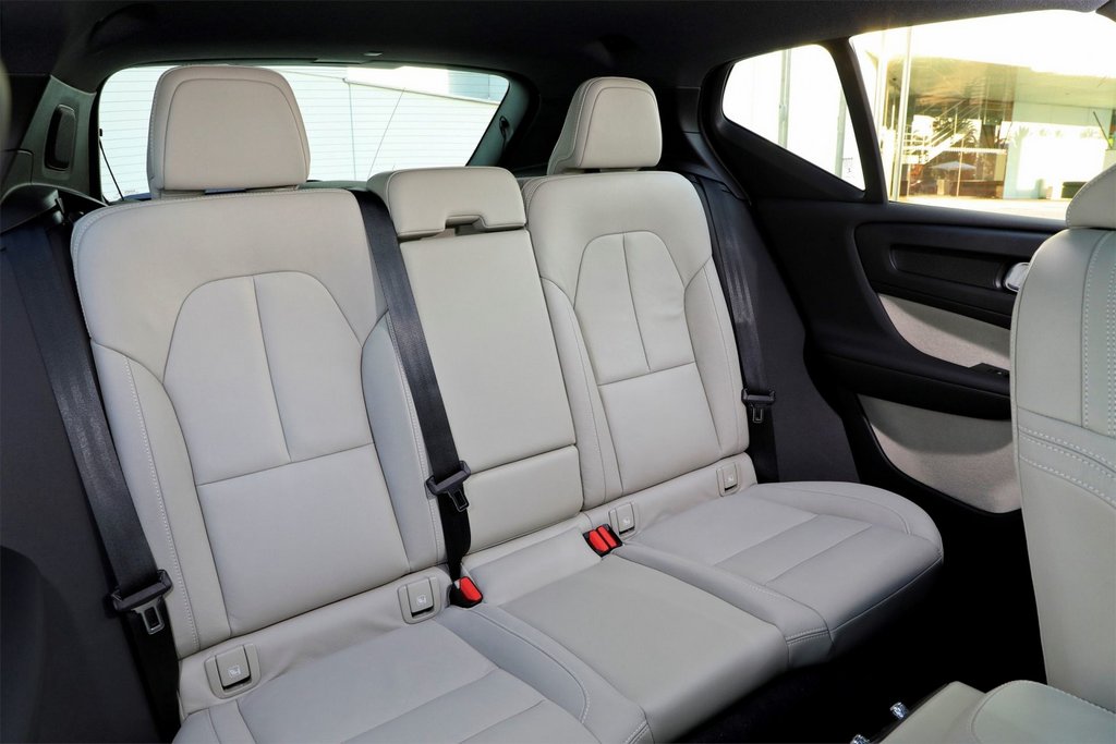 Overview of crossover Volvo XC40