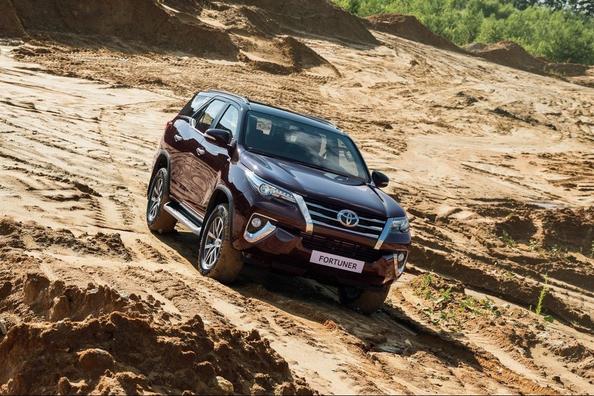 Review seven-seat SUV frame Toyota Fortuner Photo 12
