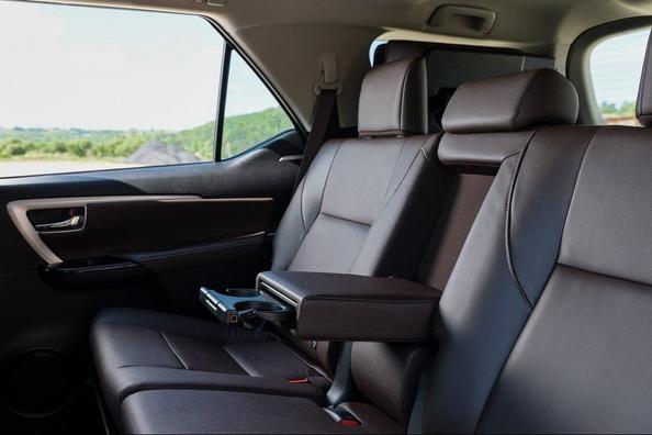 Review seven-seat SUV frame Toyota Fortuner Photo 8