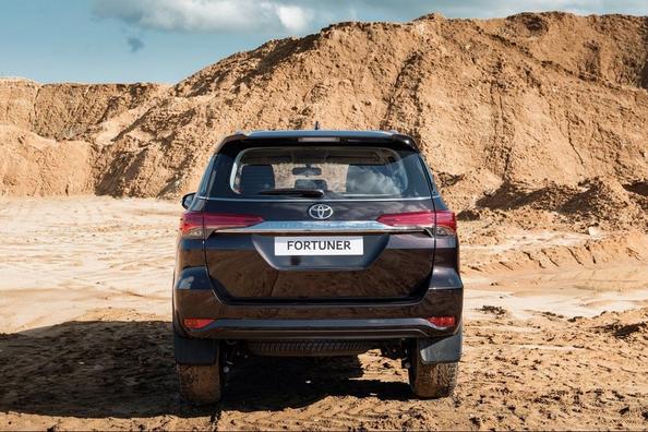 Review seven-seat SUV frame Toyota Fortuner Photo 4