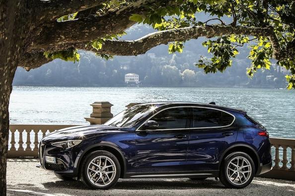 Overview compact crossover Alfa Romeo Stelvio