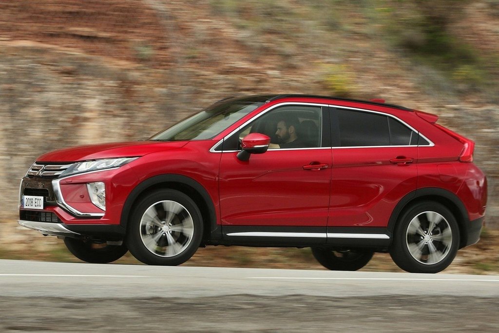 Overview of the crossover Mitsubishi Eclipse Cross