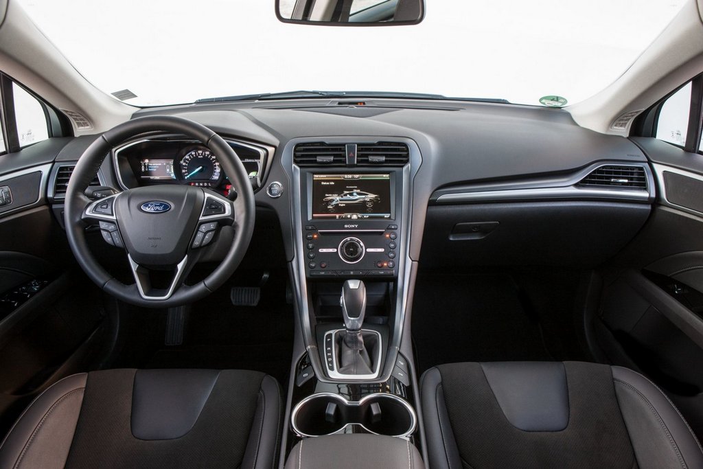 Overview of the midsize sedan Ford Mondeo