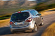 Overview of the compact van Opel Meriva B photo 11