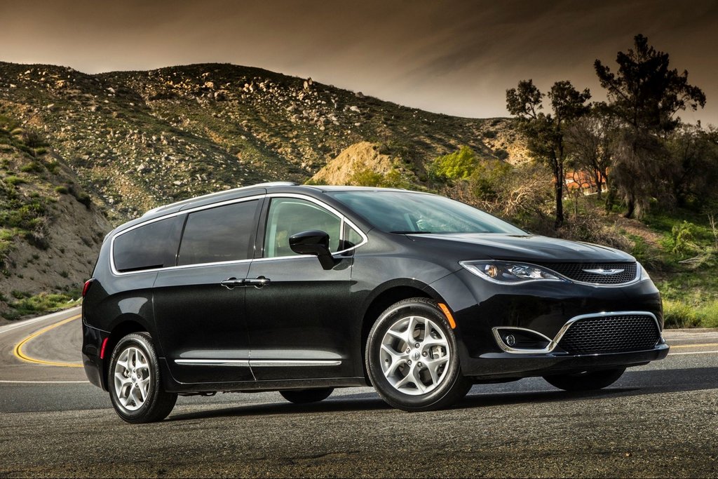 Full-size seven-seat MPV Chrysler Pacifica