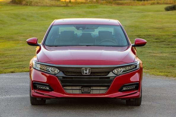 Review of the tenth generation of the sedan Honda Accord Photo 11