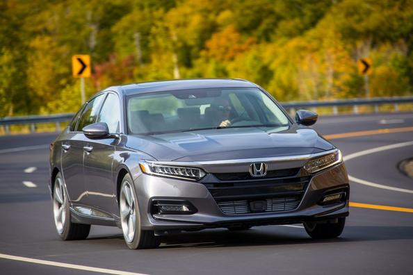 Review of the tenth generation of the sedan Honda Accord Photo 10
