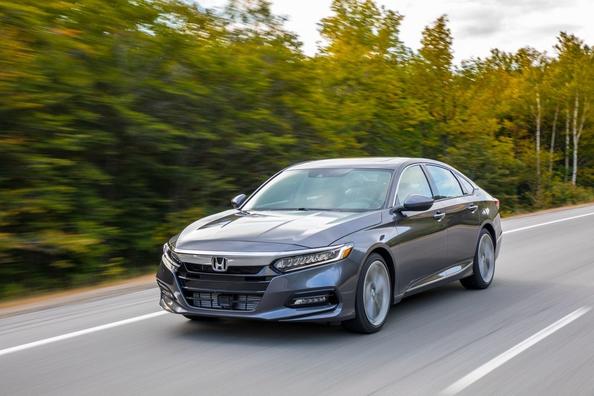 Review of the tenth generation of the sedan Honda Accord Photo 9