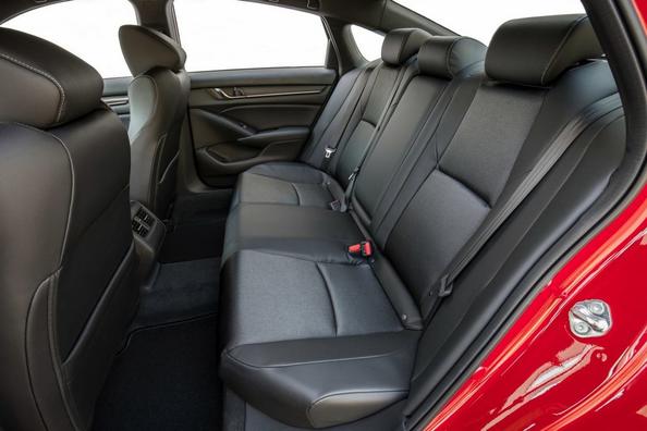 Review of the tenth generation of the sedan Honda Accord Photo 7