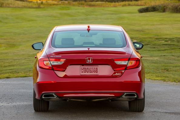 Review of the tenth generation of the sedan Honda Accord Photo 3