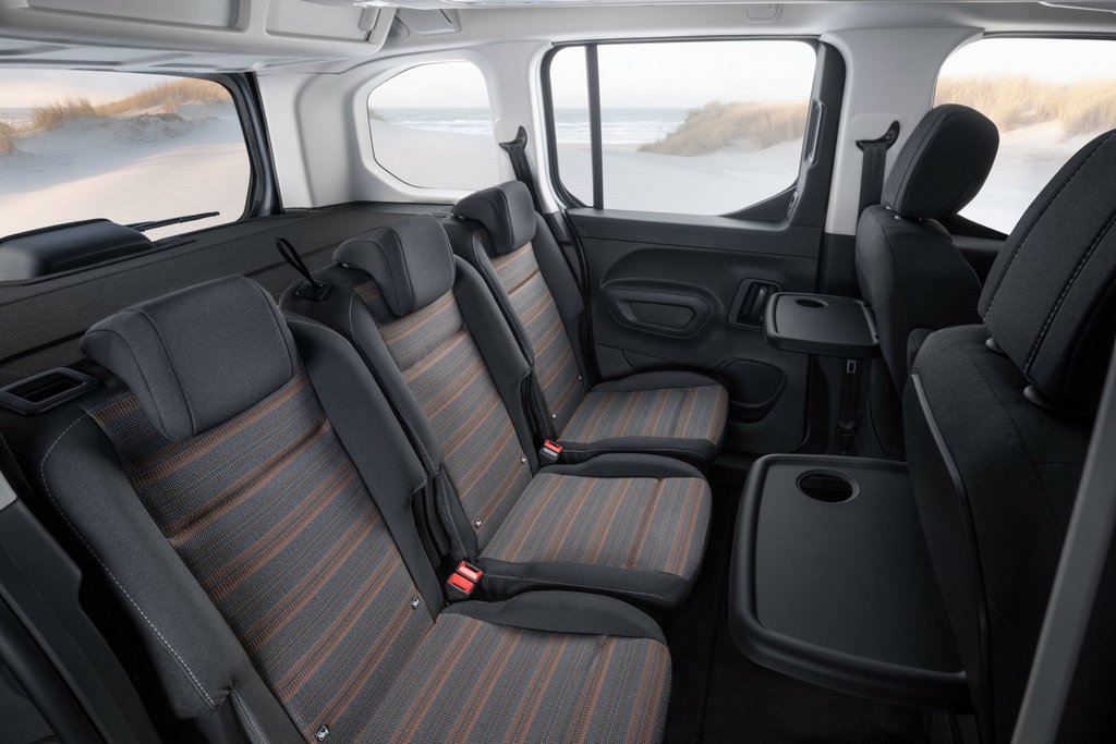 Overview of Opel Combo compact van Life
