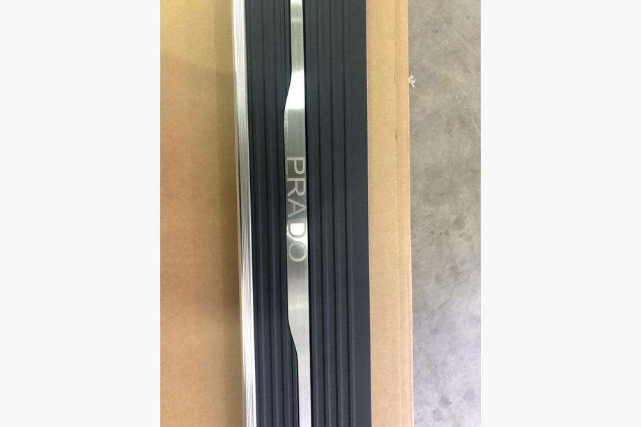 Toyota Land Cruiser Prado 150 2009-2023 Automatic Retractable Side Steps (2 pcs, Aluminum) Photo 3