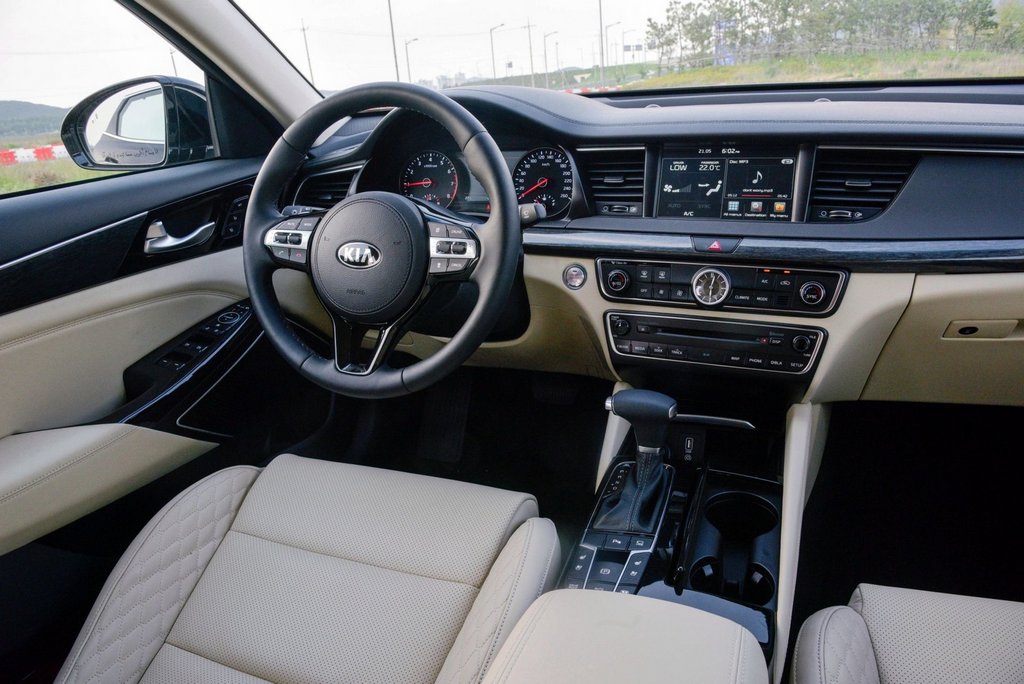 The second generation of the KIA Cadenza sedan