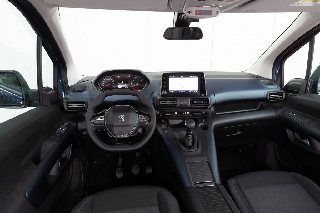 Review of the new compact MPV Peugeot Rifter
