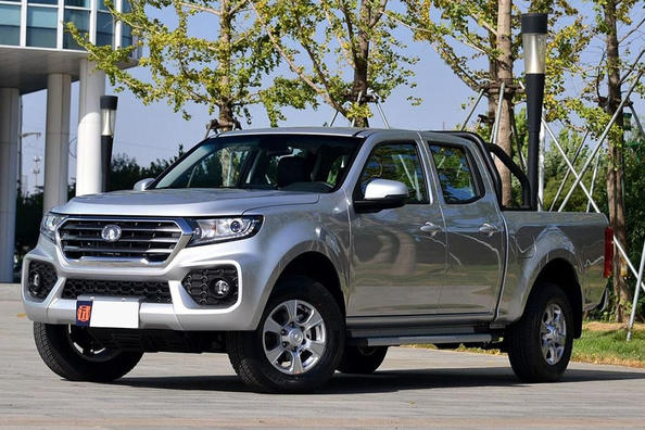 Overview all-wheel-drive pickup truck Great Wall Wingle 7