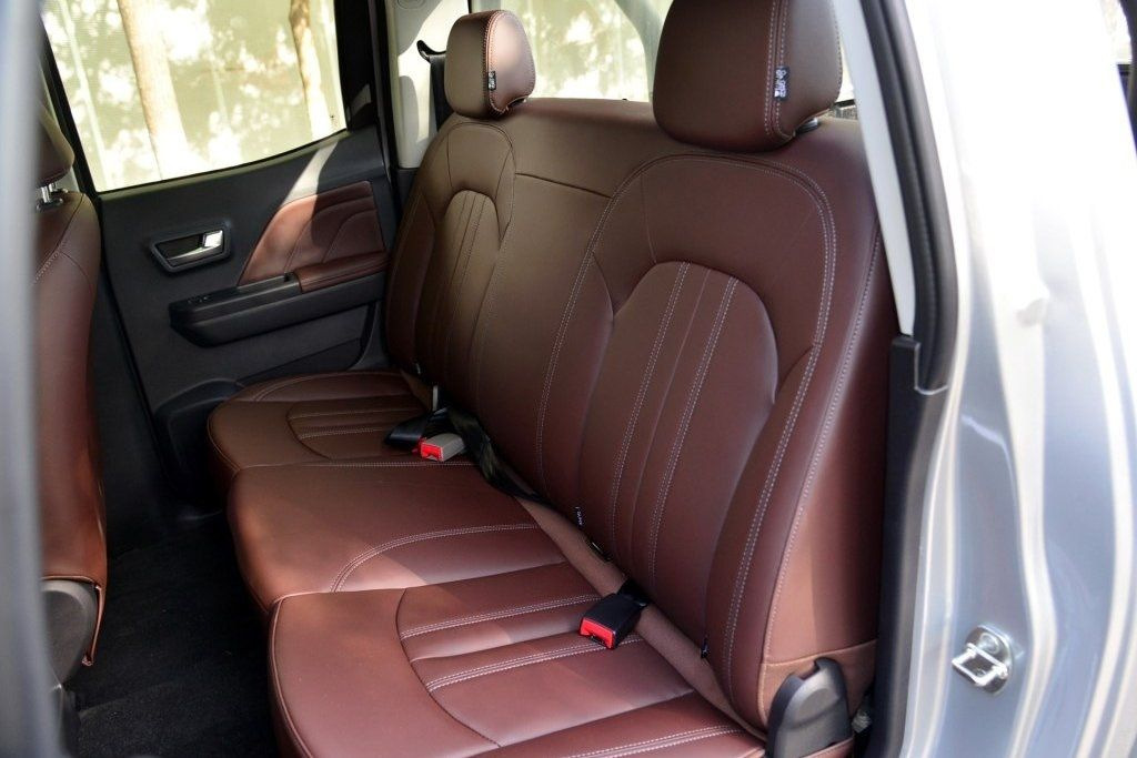 Overview all-wheel-drive pickup truck Great Wall Wingle 7