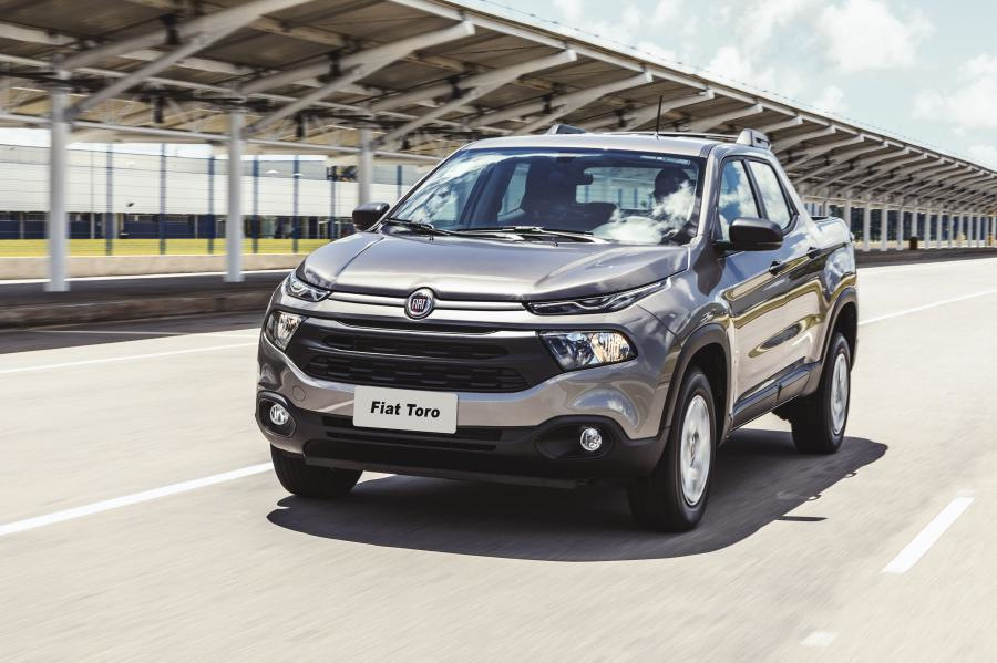 Overview mid-sized pickup truck Fiat Toro