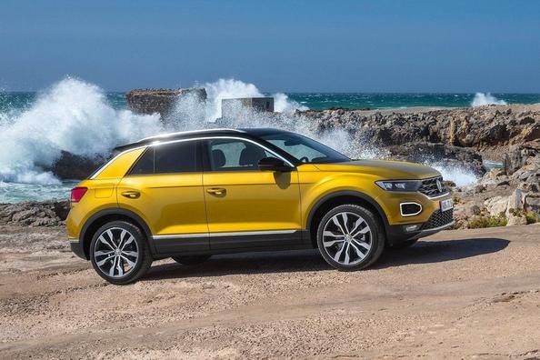 Overview compact crossover Volkswagen T-Roc