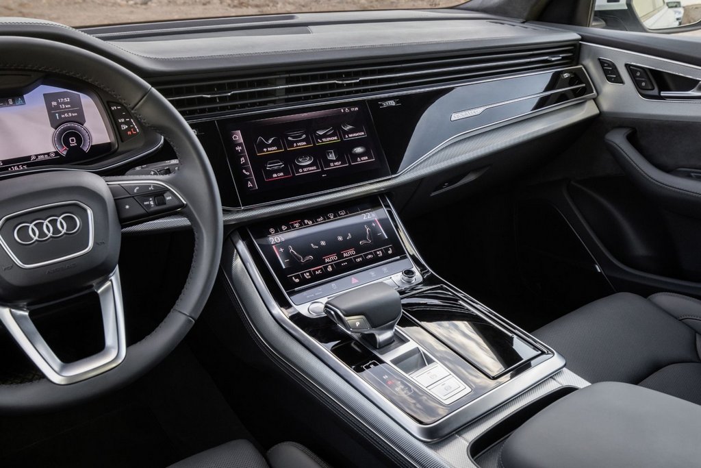 Overview all-wheel-drive premium crossover Audi Q8