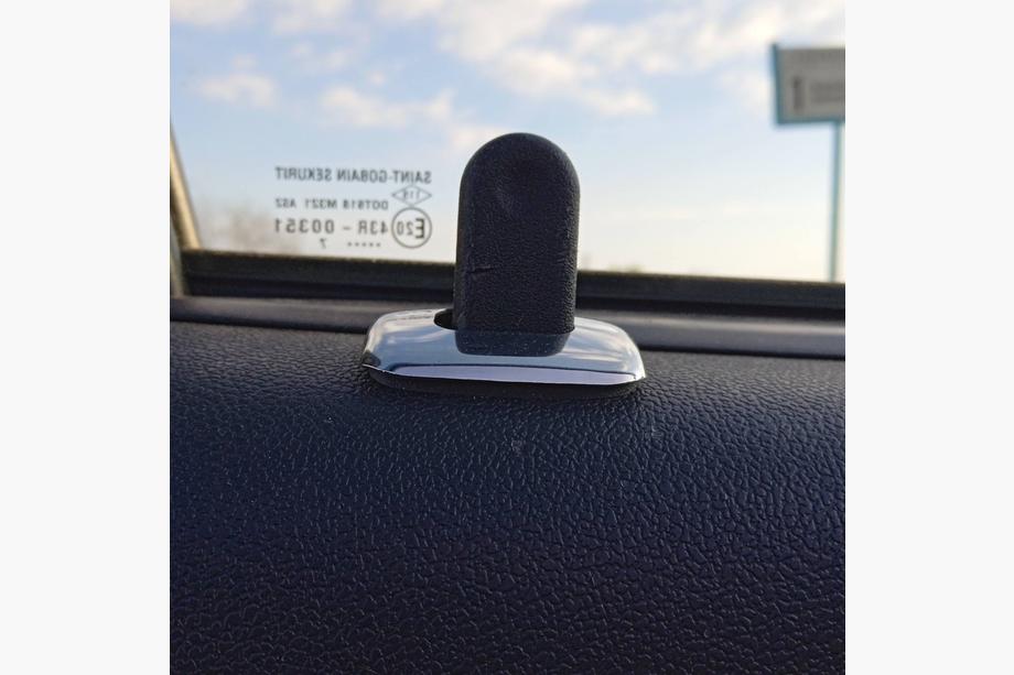 Dacia Duster 2008-2018 Interior button covers (4 pcs, stainless steel) Image